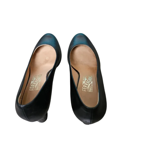 Salvatore Ferragamo Tamina Black Leather Gold Tone Heel Pumps Sz 8B Italy - Picture 13 of 13